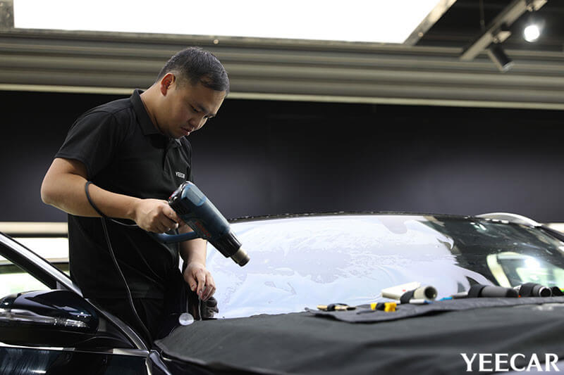 YEECAR授权店奔驰GLC260L施工玻璃膜过程展示（图五）