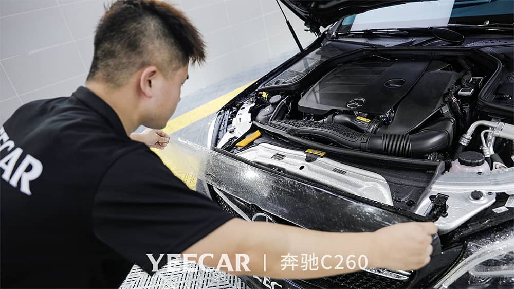 奔驰C260黑色施工YEECAR隐形车衣流程及效果展示（图四）